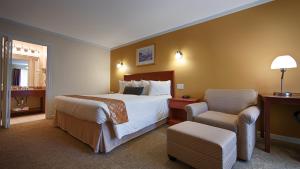  King Suite with Sofa Bed - Non-Smoking room in Best Western Acadia Park Inn