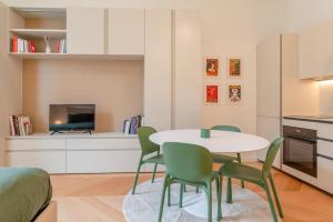 Benny Suite by Happyhostorino