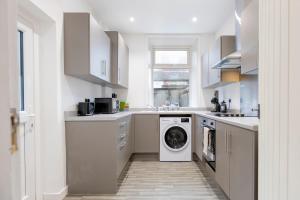 Sleeps 6, FREE Parking & Spacious for Contractors