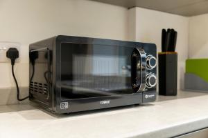 Sleeps 6, FREE Parking & Spacious for Contractors