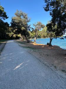 Quiet apartment-free parking