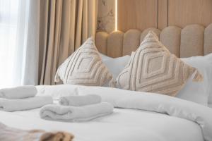 Hot Spot 2BDR Yas Island Sleeps 12