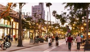 Walk to Santa Monica Beach & Pier Boardwalk