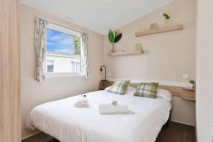 Cozy Coastal Retreat 3-Bedroom Lodge at Haven Seton Sands