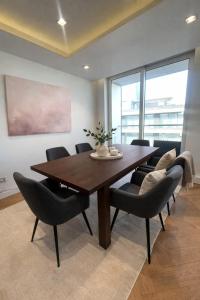 5 Million Pound Riverside Duplex Penthouse With Jacuzzi By Tower Bridge