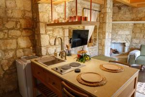 Elinn Traditional Suites - Elia