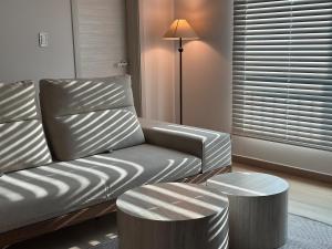 Incheon Airport 10 Min, Unseo Station 5 minutes on foot, spacious 22pyeong, 2rooms 2bathrooms, parking O, Netflix O, warm house