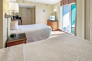 Direct Oceanfront Studio on the Boardwalk,Bay View