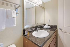 Direct Oceanfront Studio on the Boardwalk,Bay View