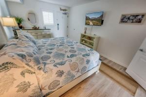 Direct Ocean Front, 1 BR Bay Watch,Pools-King Bed!