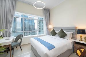 Vogue Vacation Homes, JLT Lake City Tower near Marina and JBR, Studio Apartment with Lake and City Skyline View, Access toAmenities