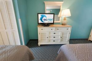 Recently Renovated, Oceanfront View, Heated Pools!