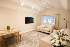 Brand New Modern 2BR Apt Pet-friendly in Broadway High St - Sleeps 6