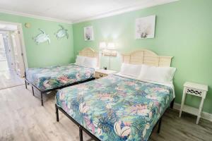 Oceanfront 1BR with Heated Pools, Coral Beach,New!