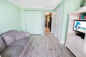 Oceanfront 1BR with Heated Pools, Coral Beach,New!