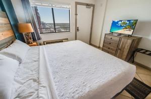 King Honeymoon, Beautiful Views, Bluewater, Pools!