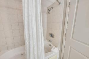 Fantastic Oceanfront, High Floor, Modern Building!