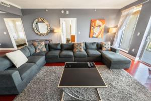 4BR Margate Towers, Nice, Upgraded,Private Balcony