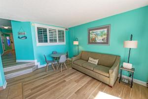 Direct Oceanfront 1 BR, Warm Swimming Pools, Views