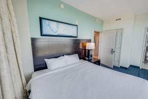 New HIGH 2BR 20th FLOOR, Direct Oceanfront, Pools!