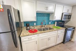 New Remodeled, Grand Cayman 662, Nice Decor,Pools!