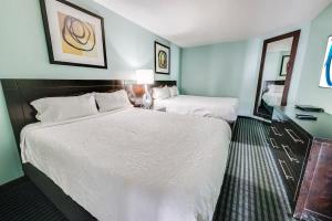 Low Floor,Modern Building, Pools Direct Oceanfront