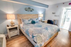 New Direct 1BR Oceanfront Sandcastle South, Pools!