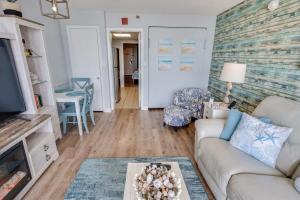 New Direct 1BR Oceanfront Sandcastle South, Pools!