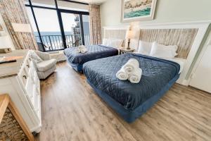 14th floor, high level studio with views!