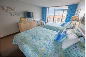 Remodeled Ocean View Studio 5thFloor,Heated Pools!