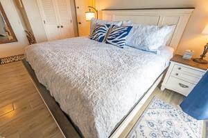 New 2BR Renaissance Towers, Pools, Great Oceanview