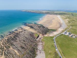 3 Bed in Freshwater East oc-t32686