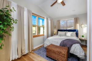 Natures Retreat Renovated with Quiet Pond Views