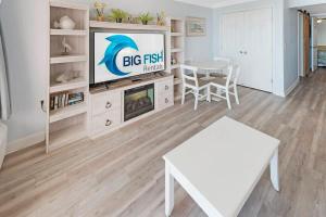 1BR Direct Oceanfront Views at Palms - Nice Pools!