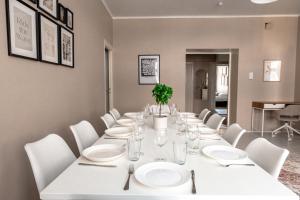 Bright Spacious 5 BR Apartment in the Center