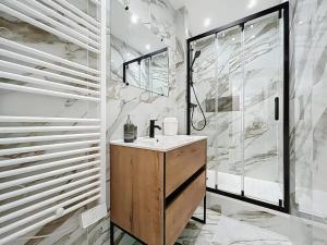 La Perle dAntibes beach and port 300 m away