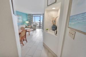 Amazing Seaside Escape with Balcony & Beach Access