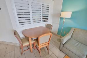 Amazing Seaside Escape with Balcony & Beach Access