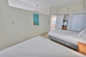 Amazing Seaside Escape with Balcony & Beach Access