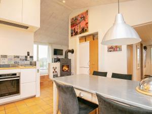 6 person holiday home in Løkken