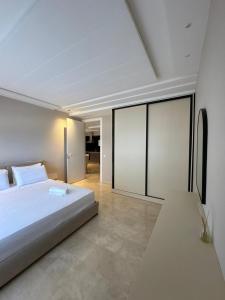 2 bedroom apartment, infront of the beach