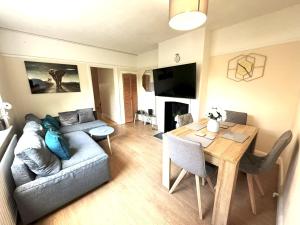 Heathrow Contractor 5-Bedroom Maisonettes & Garden