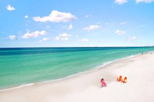 Sand-Toes Living, Gulf-Front Near Pier Park & Fun