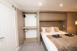 Superb Location Stunning Luxury 4 Bedroom House