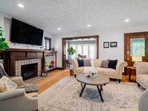 6 Bedroom Entire Duplex for Large Groups