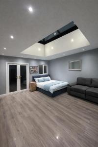 Modern 4-Bed House-Close Links to M5 & M6