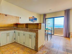 Zina Madraba - Surf - 5 PX