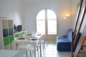 SR300-012 Appt 2 pièces mezzanine 4 personnes ST RAPHAEL