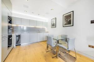 Modern Flat a few steps from the Iconic Tower Bridge