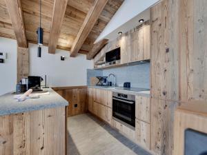 Chalet Élégant au Pied des Pistes à Val dIsère - FR-1-567-139